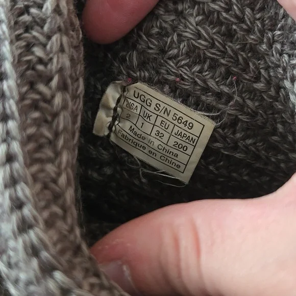 UGG Cardi Knit Ankle Boots, Size 2, Damaged But Good Condition, Stylish! - Picture 5 of 8